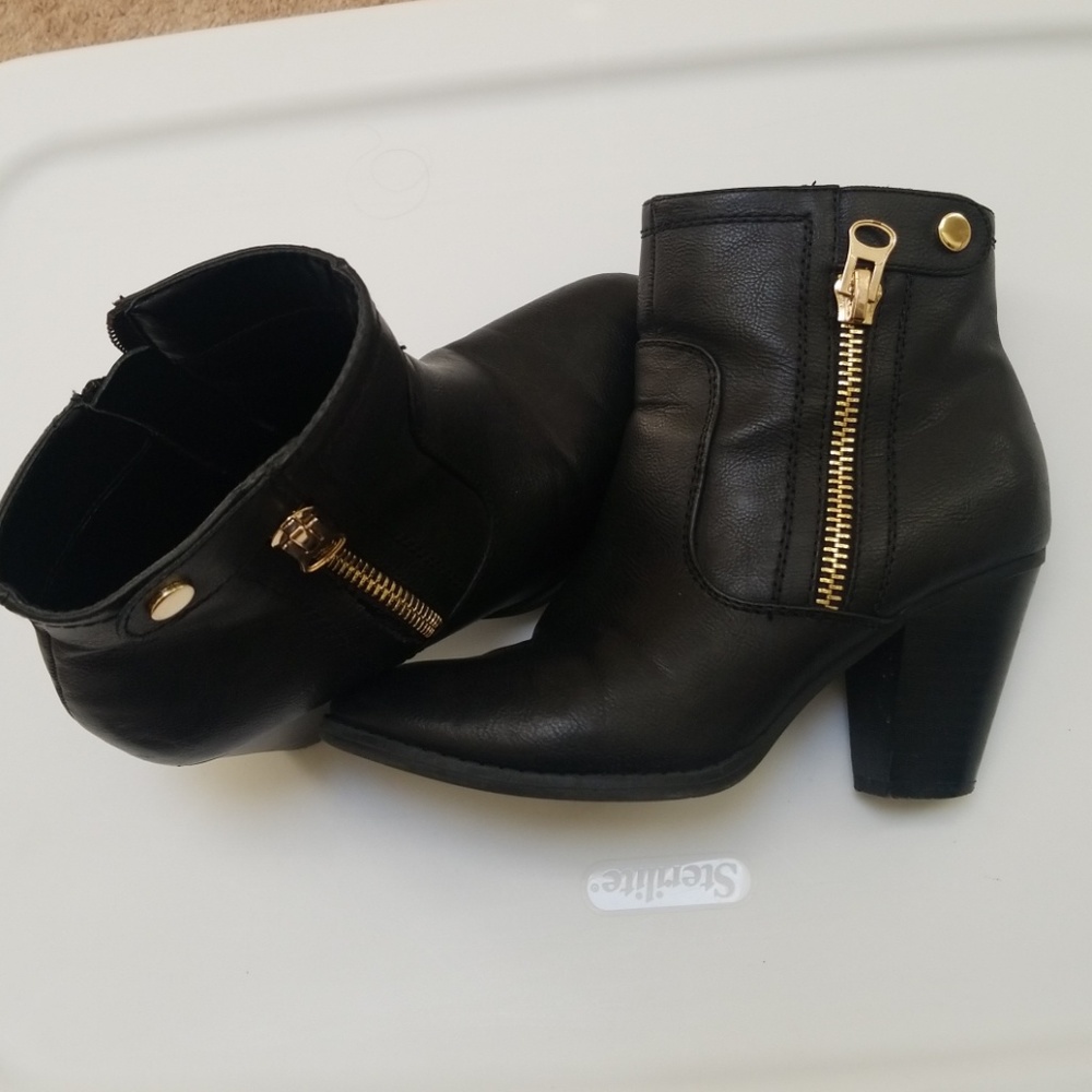 Apt 9 booties with good zippers